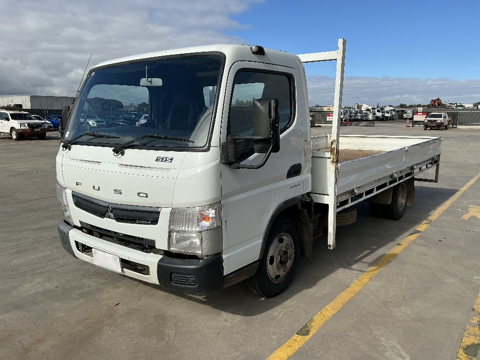 <p>2016 Mitsubishi Fuso Canter 515   4x2 Tray Truck</p>