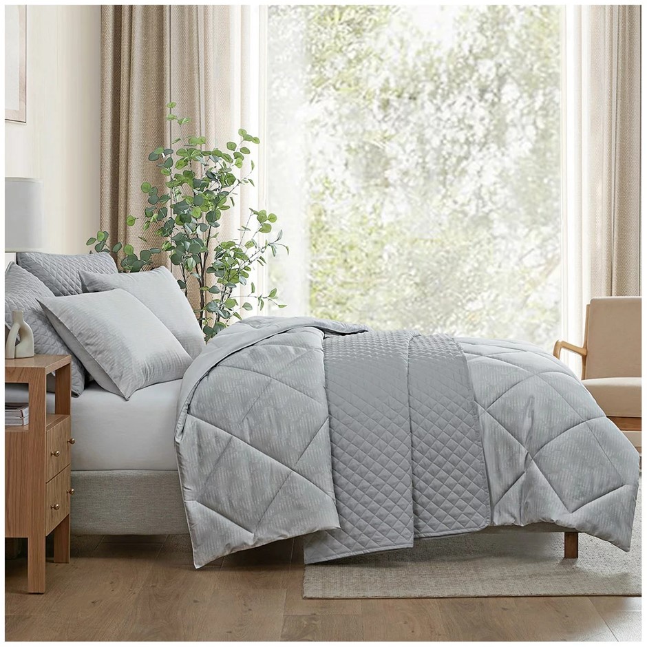 JENNIFER ADAMS 6pc Comforter Set, King, Textured Diamond Silver. NB: Not in
