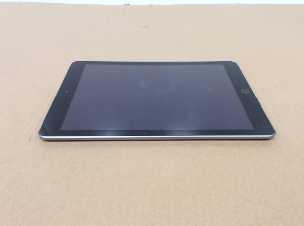 APPLE iPad 5 (A1822) Tablet 32GB
