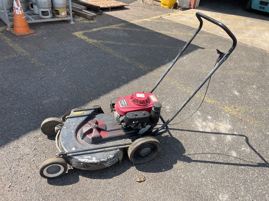 <p>Honda Side Discharge Petrol Mower (GXV160)</p>