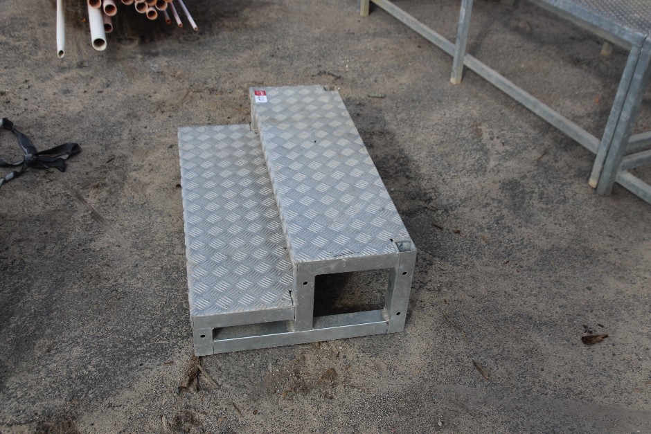 <p>Alloy Access Step (Sticker 212)</p>