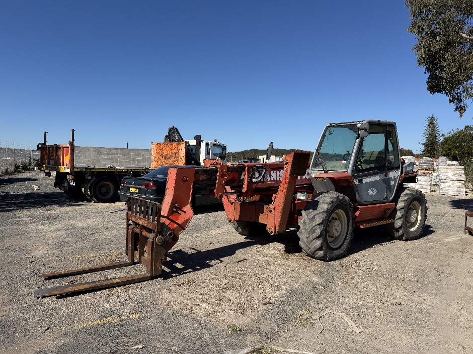 <p>1999 Manitou MT1337SLT Telehandler with Attachments</p>