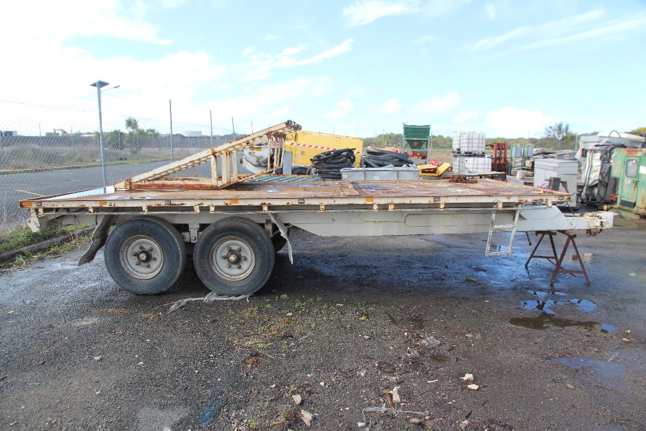 <p>Dual Axle Plant Trailer with Ramps</p>