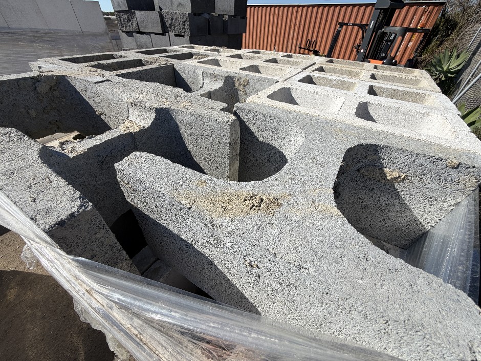 Concrete Building Blocks - Code 20.01 White with Smooth Face 190mm x 390