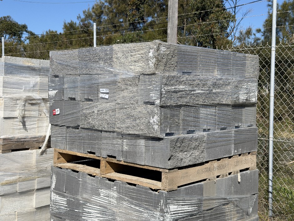 Concrete Building Blocks - Code 20.421 Black with Rock Face 190mm x 390m