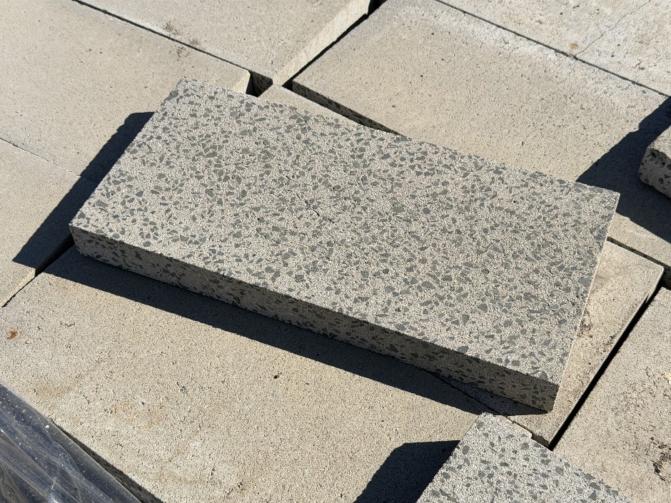 Concrete Capper Blocks - Code 50.31 Grey with Polish Face 190mm x 390mm x 40mm(H) 100 Blocks, 1 Pallet
