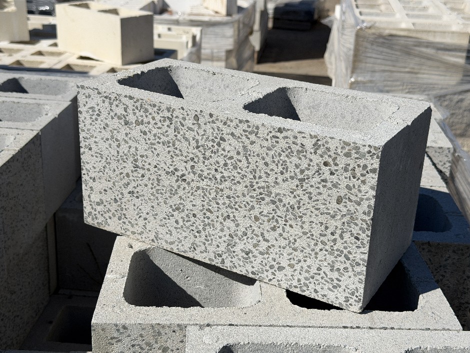 Concrete Building Blocks - Code 20.01 Grey with Smooth Face 190mm x 390mm x 190mm(H) 80 Blocks, 1 Pallet