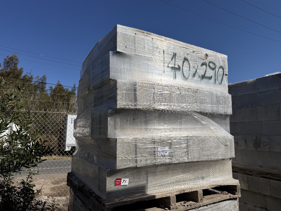 Concrete Building Blocks - Code 15.02 Grey with Smooth Face 140mm x 390m