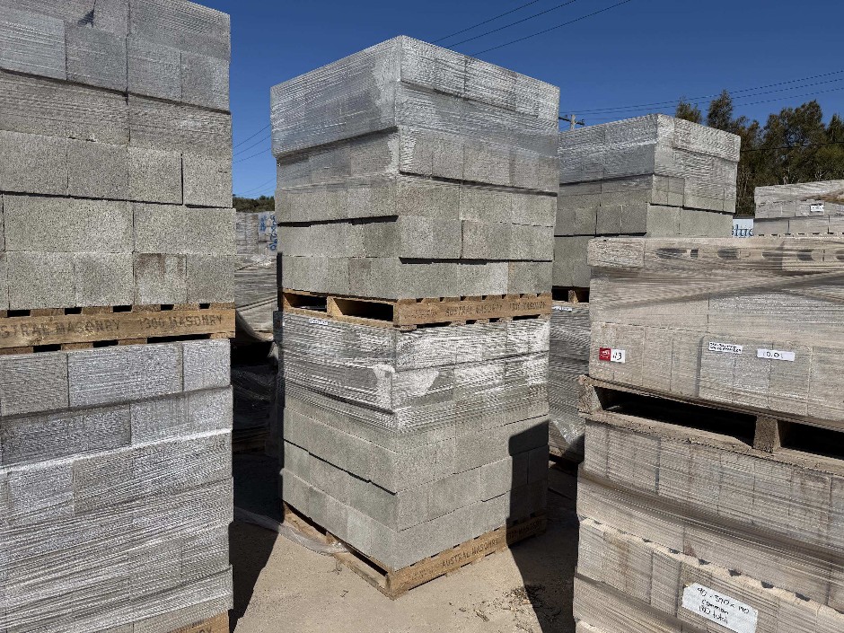 <p>Concrete Building Blocks - Code 20.96 Grey with Smooth Face 190mm x 390m