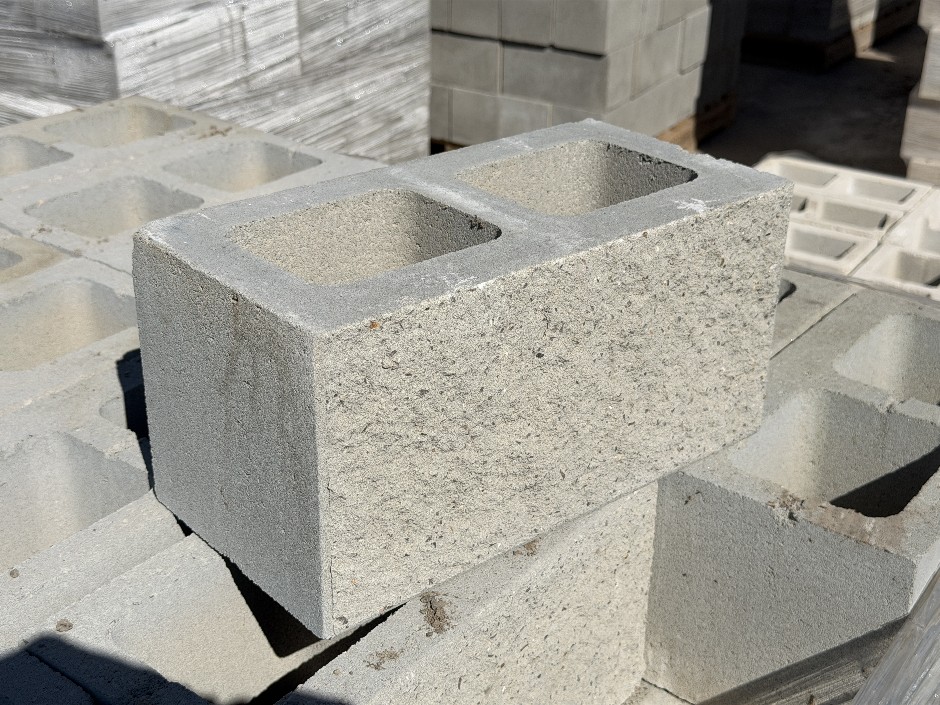 Concrete Building Blocks - Code 20.01 Grey with Rock Face 190mm x 390mm