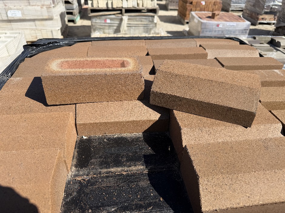 <p>Dry Press Solid Bevelled Edge House Bricks</p>