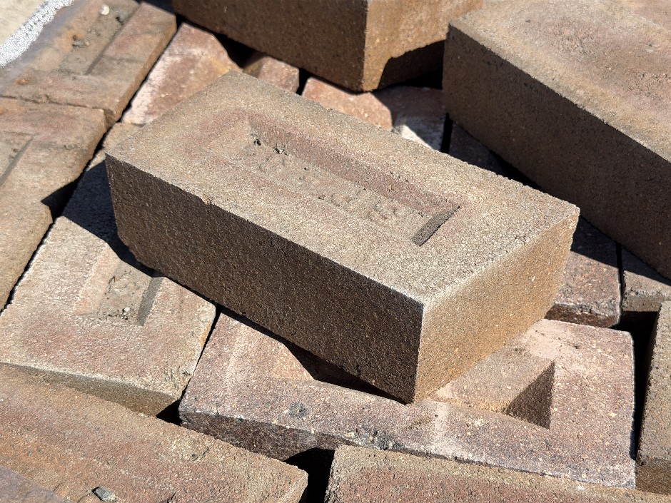 Dry Press Solid Angle Edge Flat Bricks