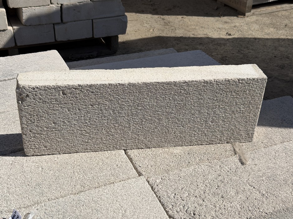 <p>Hebel Building Blocks - White Smooth Face 600mm x 200mm x 200mm 48 Block