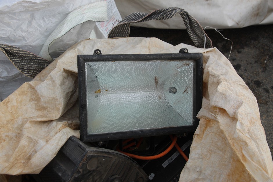 <p>Halogens Flood Lights (Sticker 227)</p>