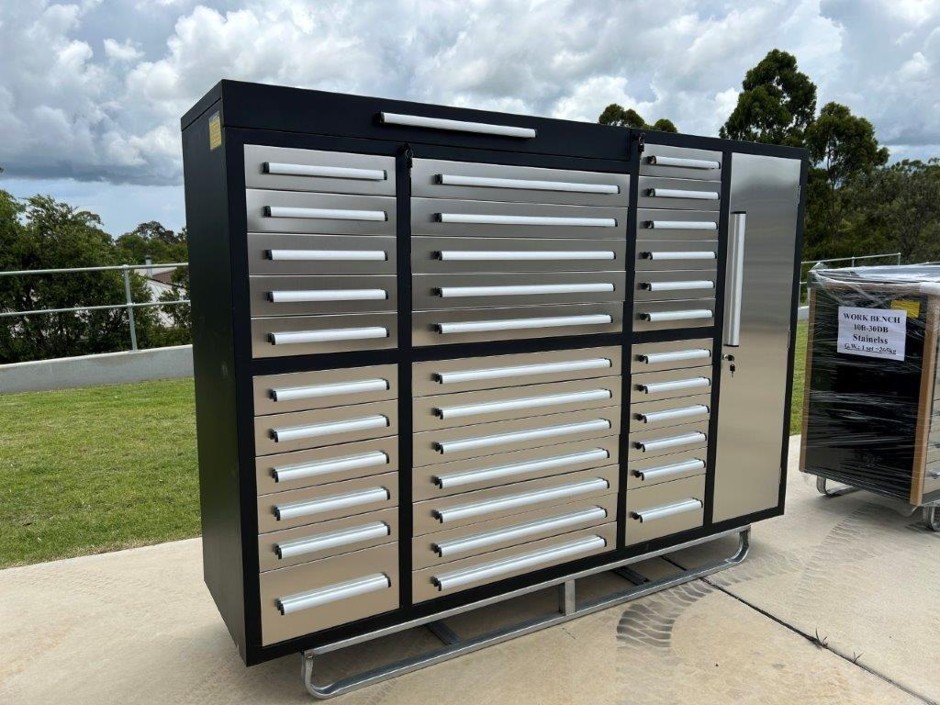 <p>35 Drawer Stainless Steel Tool Storage Chest(Unused),</p>