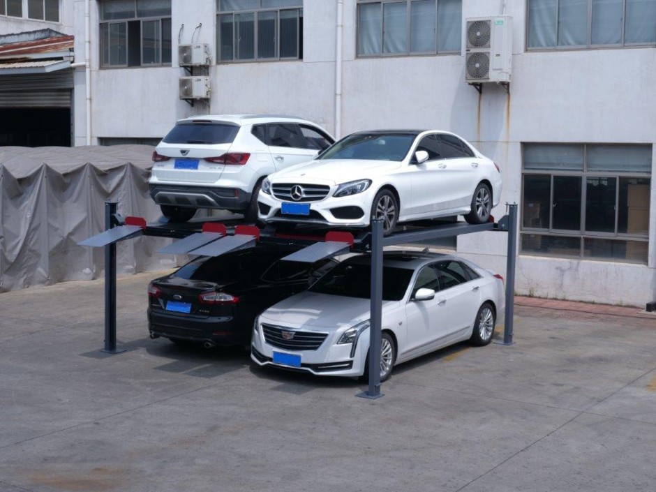 <p>Four Post Car Lift (Unused)</p>