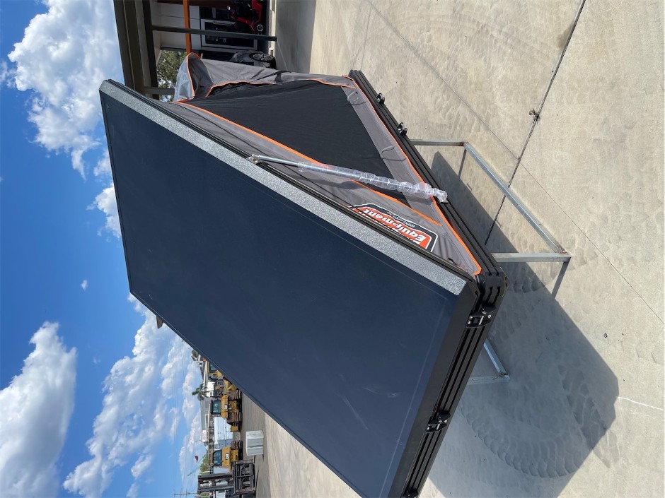 <p>Roof Top Tent (Unused)</p>