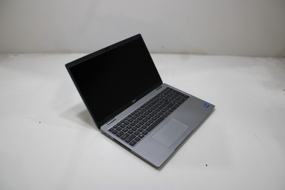 <p>DELL LATITUDE 5520</p>