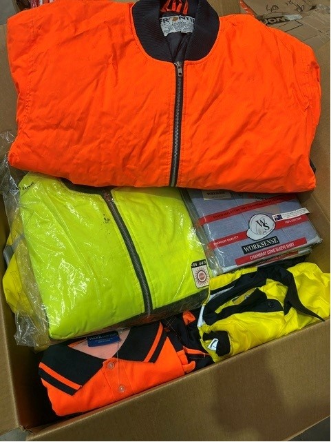 15 x Assorted Mens Workwear, Incl. Jackets, Jumpers, Polo Shirts, Work Shir