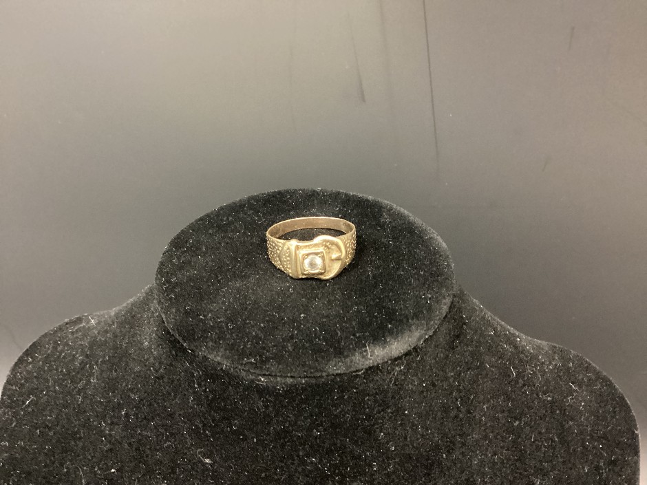 1 X Stamped Hallmarked 9ct Yellow Gold, I Imitation Diamond Band Ring