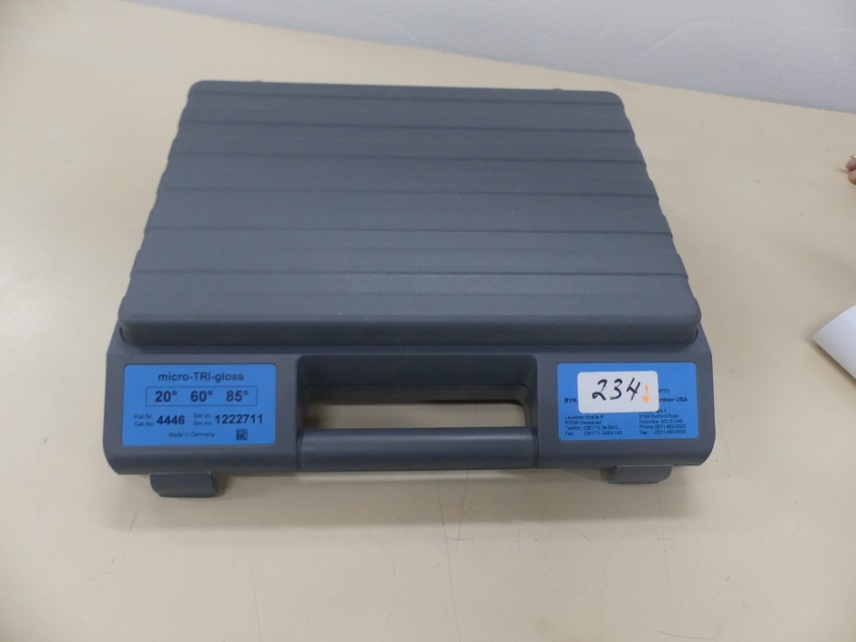 <p>Gloss Meter Portable Tri Angle 20, 60 & 85 Degrees with S/W & Accessorie