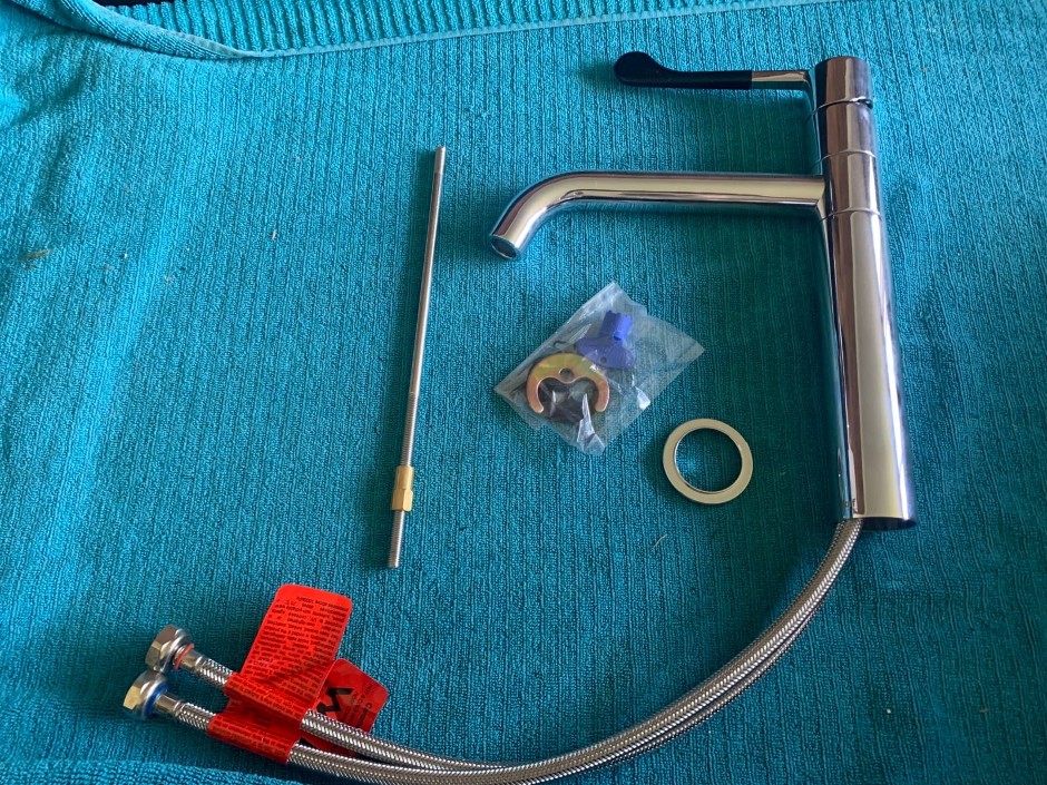 <p>1 x Dorf Hepburn Sink Mixing Tap (Unused)</p>