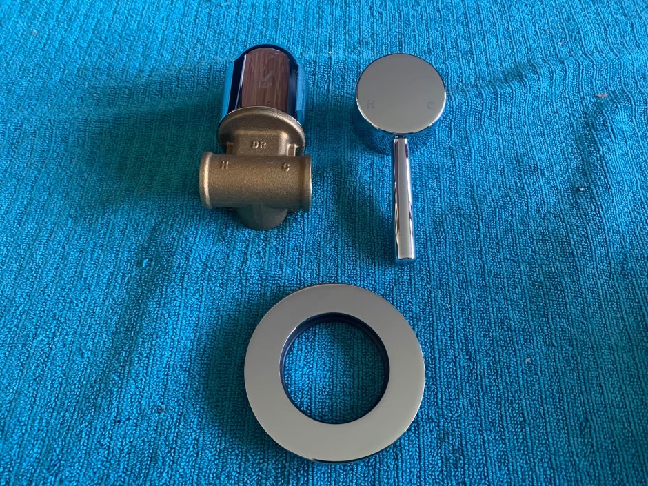 <p>1 x Shower Mixer, Chrome (Unused)</p>