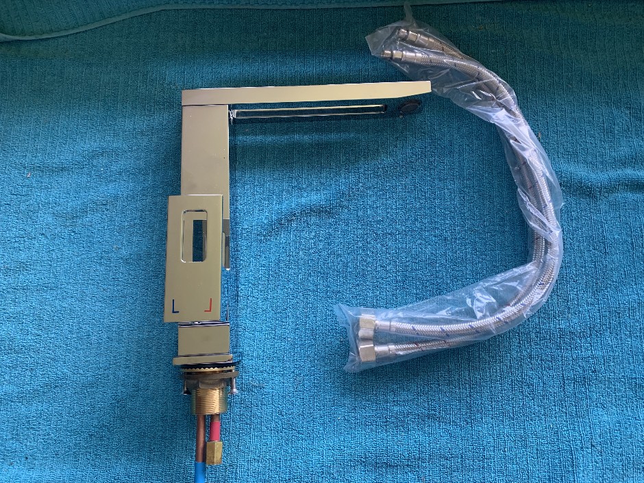 1 x Simply Inspiring Kitchen Swivel Mixing Tap (Unused)