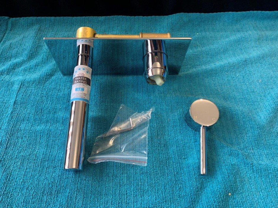 <p>1 x Wall Basin/Bath Mixer (Unused)</p>