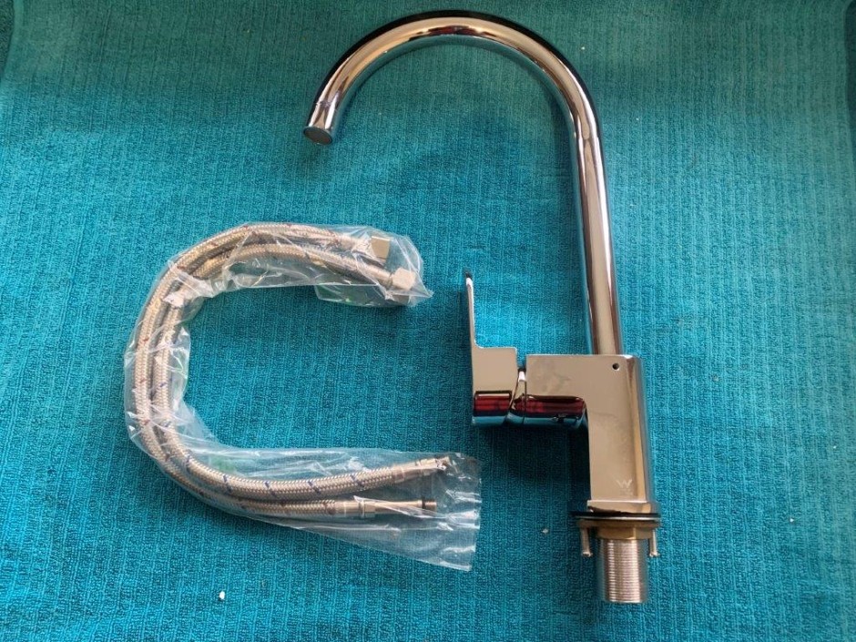 1 x Simply Inspiring Basin Gooseneck Mixing Tap (Unused)
