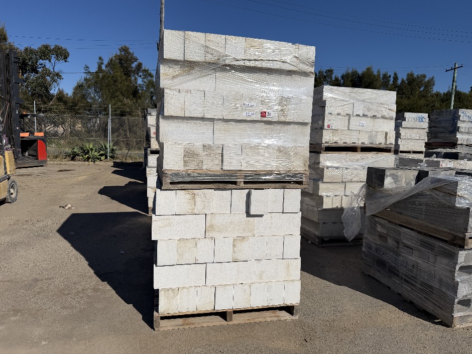 Concrete Building Blocks - Code 15.01 White with Smooth Face 140mm x 390