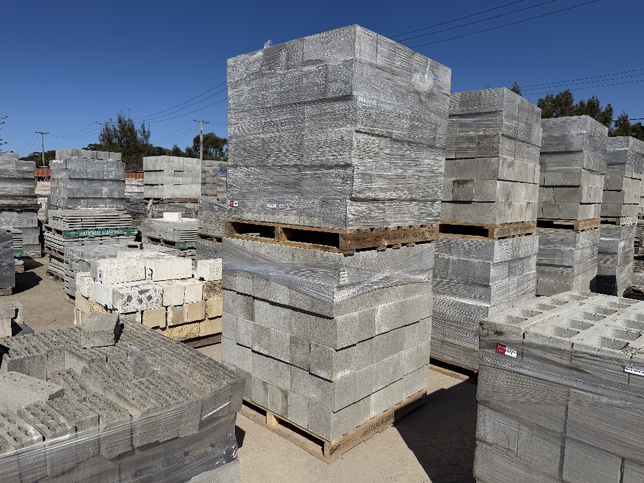 <p>Concrete Building Blocks - Code 20.96 Grey with Smooth Face 190mm x 390m