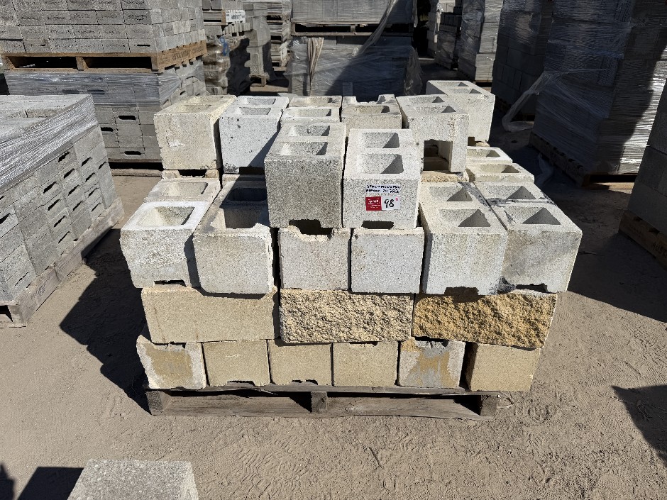 <p>Concrete Building Blocks - Assorted Rock Face 70 Blocks, 1 Pallet</p>