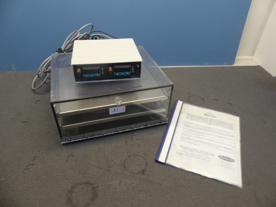 <p>Compact chamber for oxygen / carbon dioxide with controller</p>