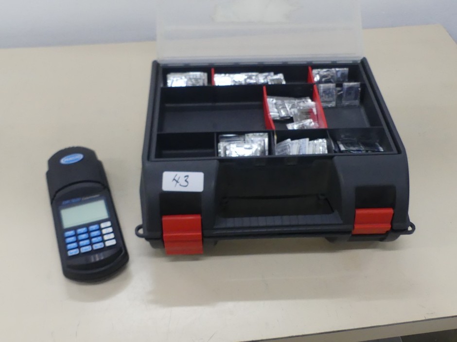 <p>Colorimeter portable pre-programmed for 20 test parameters</p>