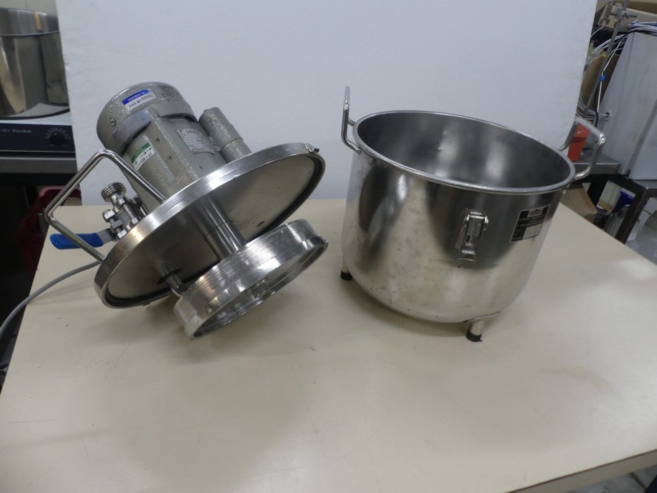 <p>Mixing Vessel 6 Litre S/S with High Shear Disperser</p>