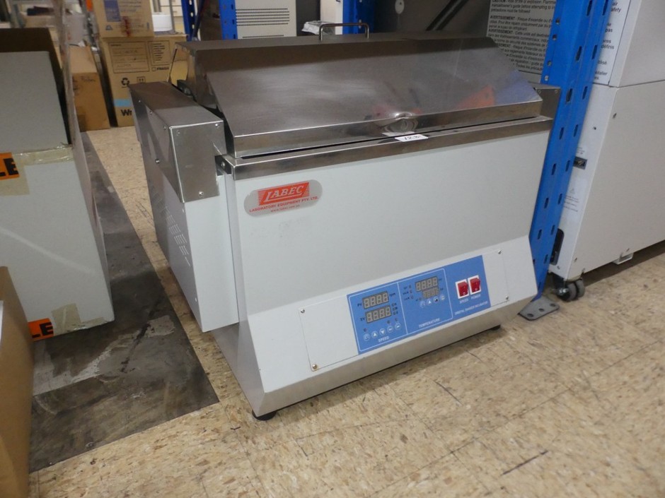 <p>Shaking Water Bath 60 Litre Capacity Reciprocating Motion 35-200rpm/min<
