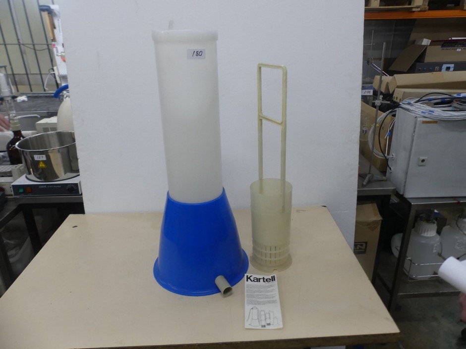 Automatic pipette and burette washer