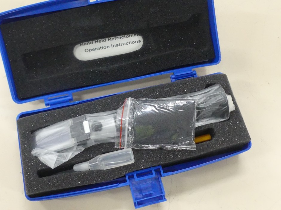 <p>Refractometer Hand-Held 0 - 18% Brix</p>