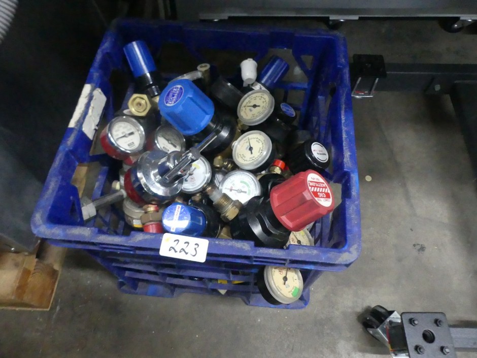 <p>Assorted Gas Regulators</p>