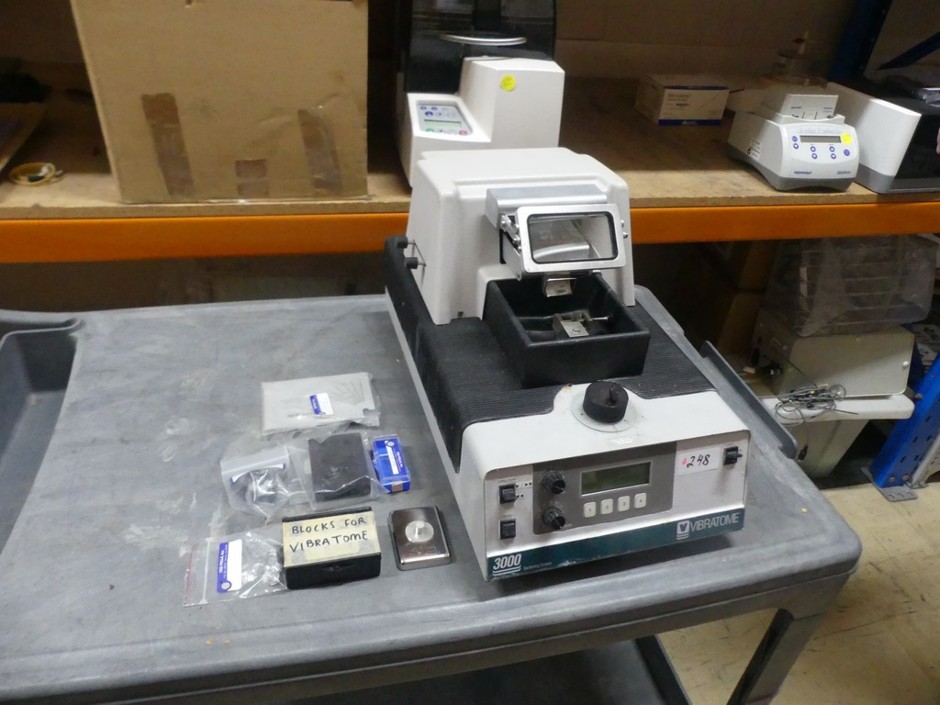 <p>Vibrating Tissue Sectioning Microtome</p>