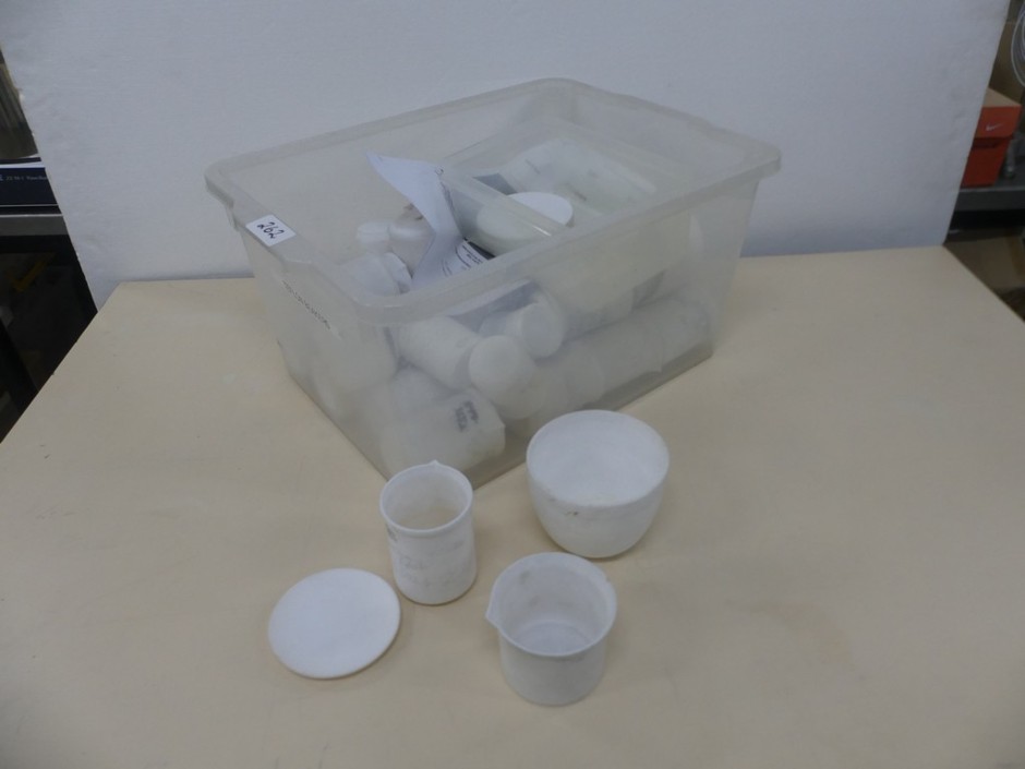 <p>Teflon Beakers with Covers</p>