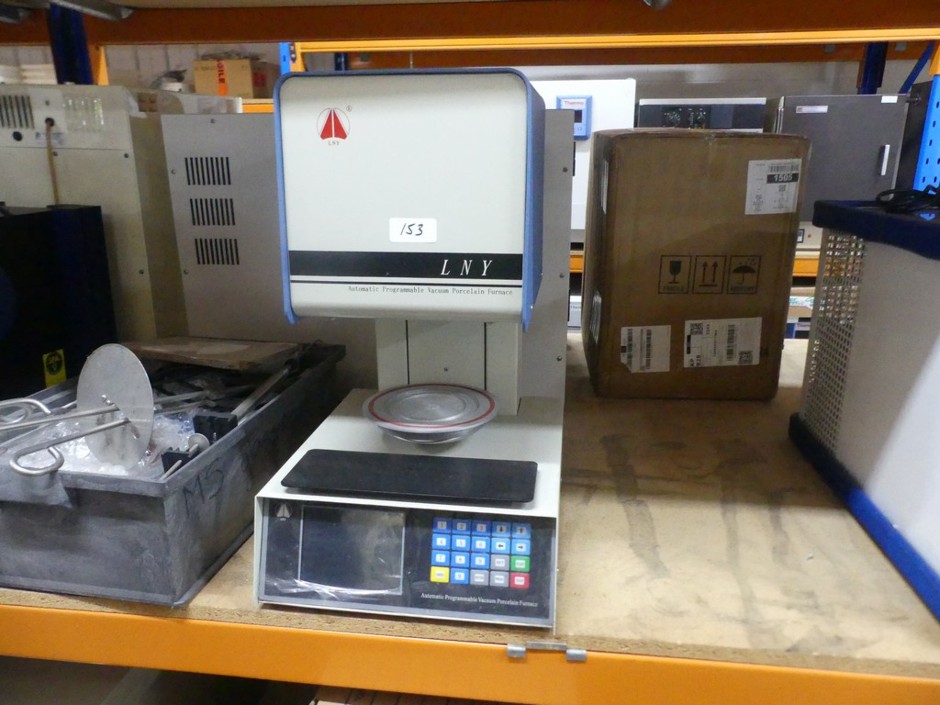 <p>Porcelain Vacuum Furnace for Dental Applications Programmable to 1305C</