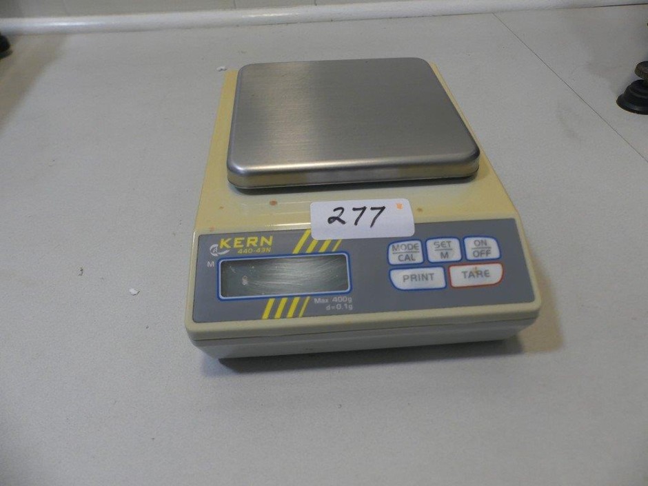 <p>Balance Top Pan 400g x 0.1g External Calibration, Battery Operated</p>