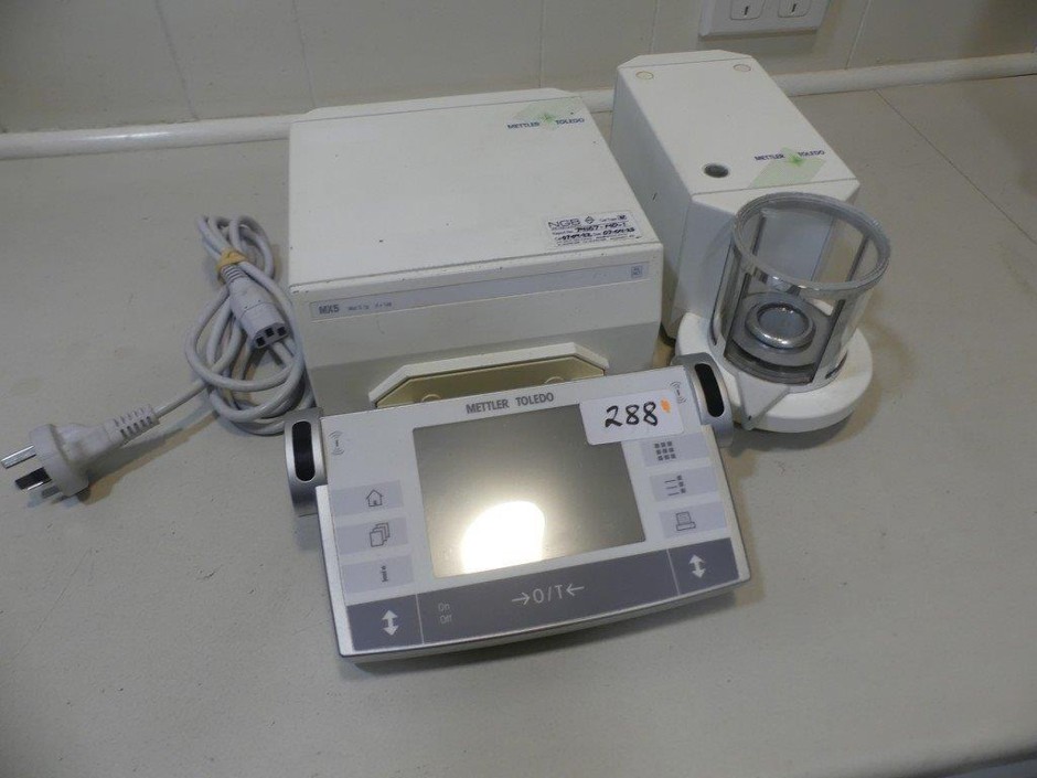 <p>Analytical Micro Balance 5.1 x 1ug Touch Screen Control</p>