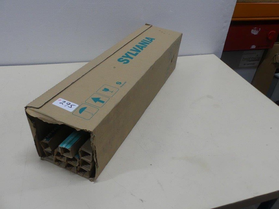 <p>Fluorescent Tubes: FL 18W/860 daylight</p>