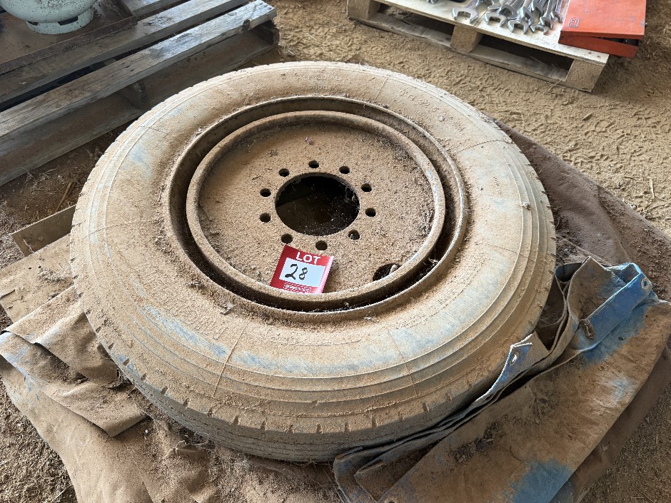 <p>Truck Rim And Tyre</p>