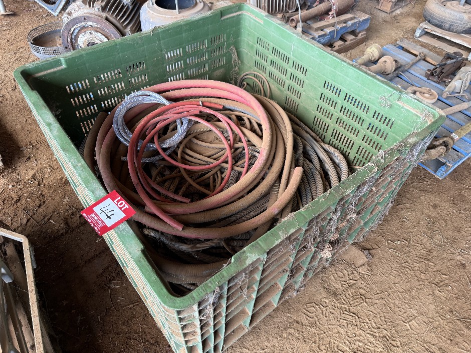 <p>Assorted Tubing - Various Types And Sizes</p>