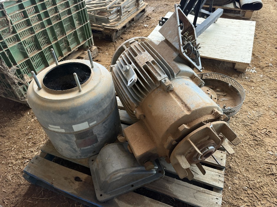 Metal Items Assorted