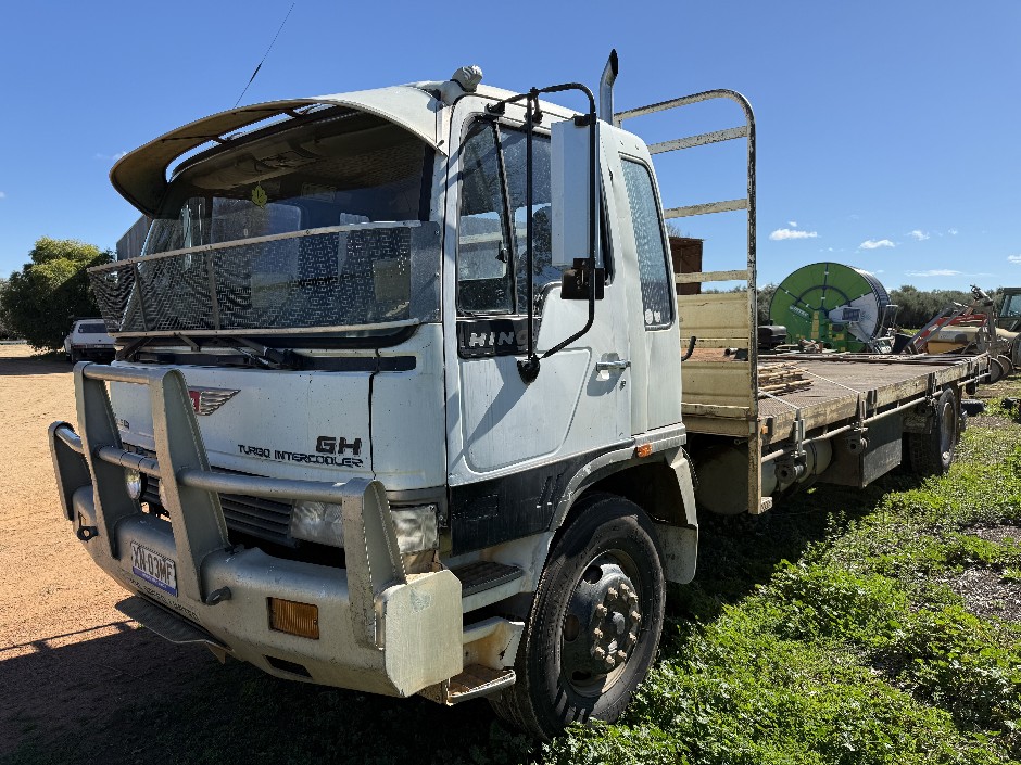 <p>1993 Hino GH Series   4x2 Tray Truck</p>